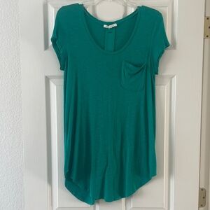 Women’s Scoop Neck Pocket Tee